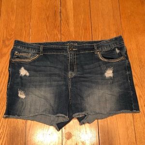 Maurices women’s denim shorts size 22